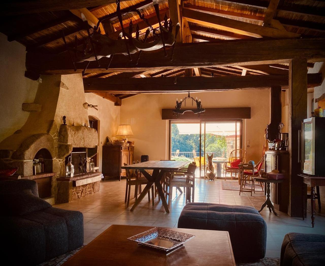 Chanverrie Le Moulin Du Guy, Proche Du Puy Dufou Bed & Breakfast エクステリア 写真