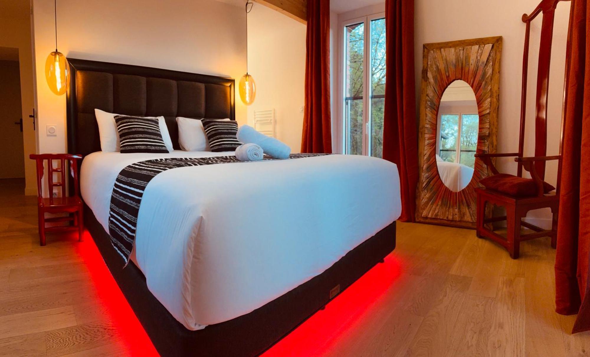 Chanverrie Le Moulin Du Guy, Proche Du Puy Dufou Bed & Breakfast エクステリア 写真
