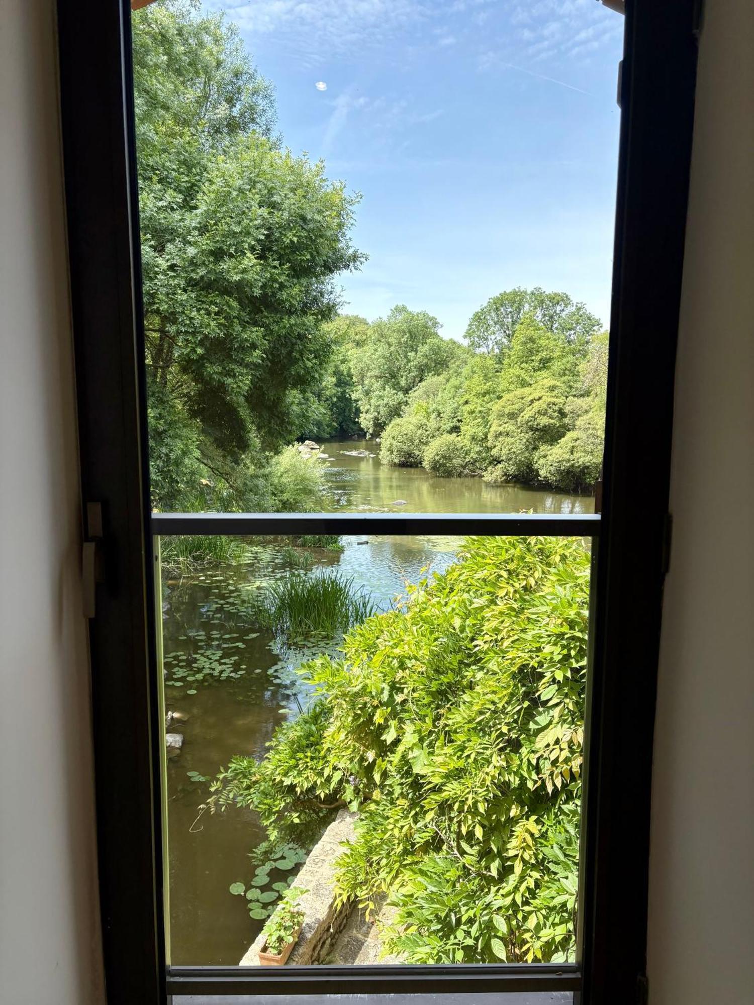 Chanverrie Le Moulin Du Guy, Proche Du Puy Dufou Bed & Breakfast エクステリア 写真